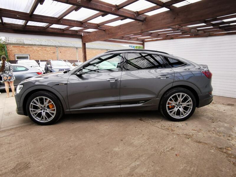 AUDI E-TRON