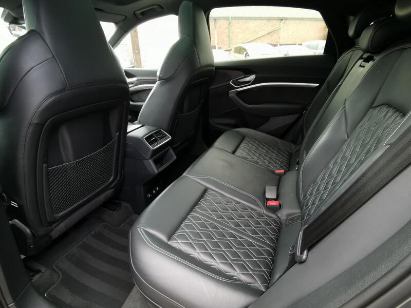 AUDI E-TRON