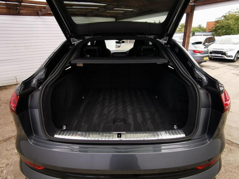 AUDI E-TRON