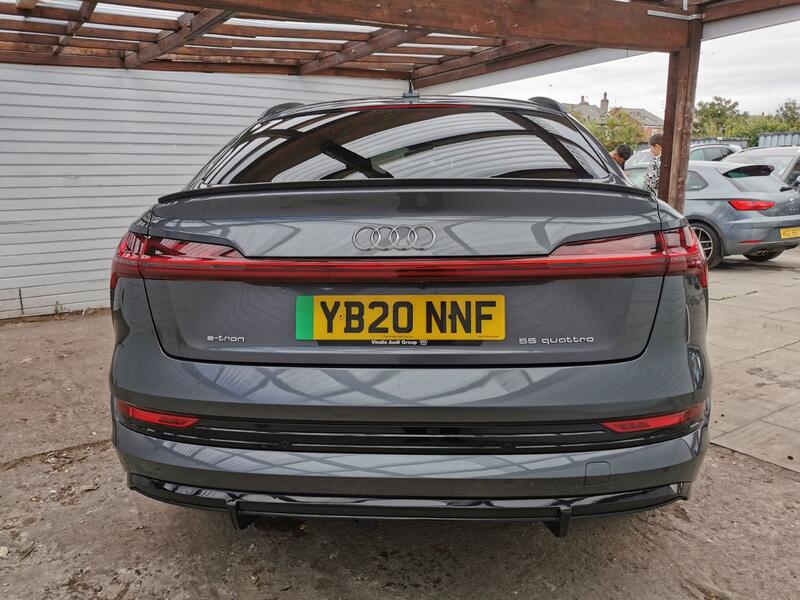 AUDI E-TRON