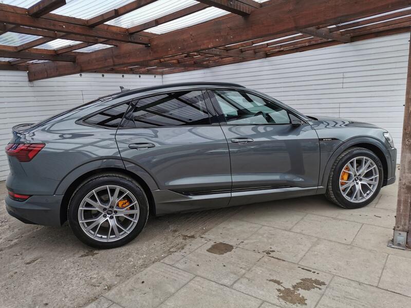 AUDI E-TRON